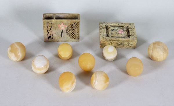 Marble and hard stone lot of a box, a pen holder and 9 eggs (11 pcs)