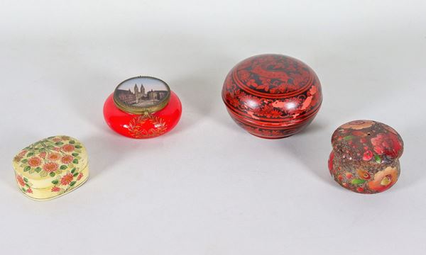 Lot of three lacquered and decorated wooden boxes and one in glass with miniature on the lid (4 pcs)