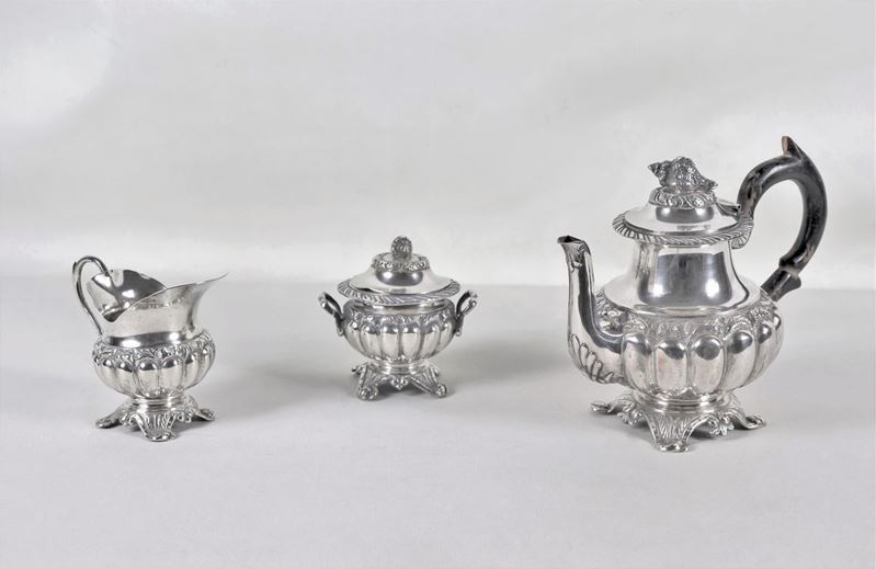 Servizio da caffè in argento, Periodo Ferdinando II, cesellato e sbalzato (3 pz), gr. 1240
