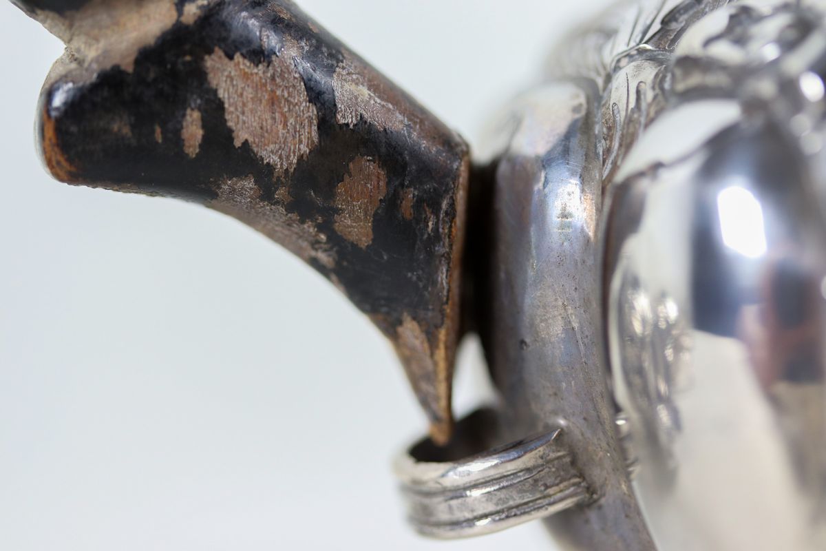 Servizio da caffè in argento, Periodo Ferdinando II, cesellato e sbalzato (3 pz), gr. 1240