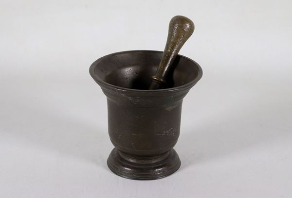 Bronze mortar with pestle