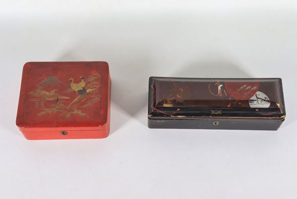 Lot of two Chinese boxes, in red and black lacquered wood with polychrome decorations