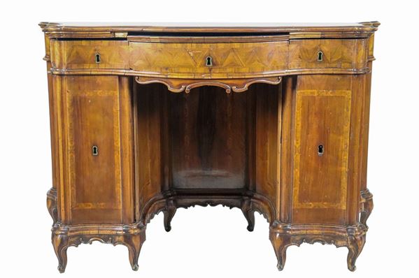 Louis XV center desk in walnut, with geometric thread inlays, three central drawers and two underlying doors on the sides, eight curved legs