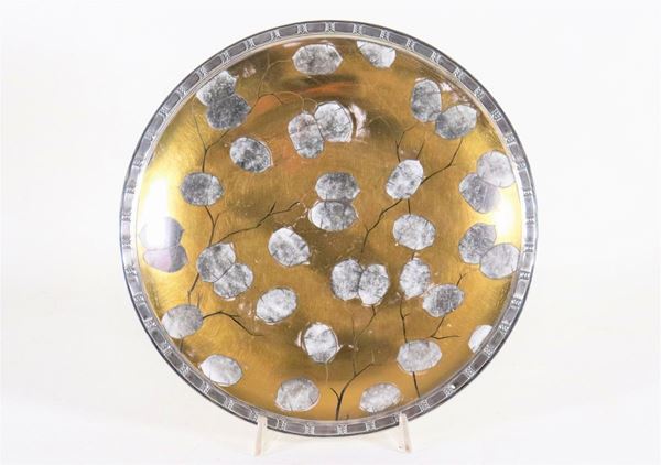Wall plate in glazed and gilded porcelain with border and silver decorations