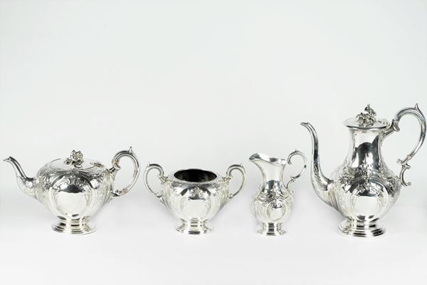 Tea and coffee service in silver metal