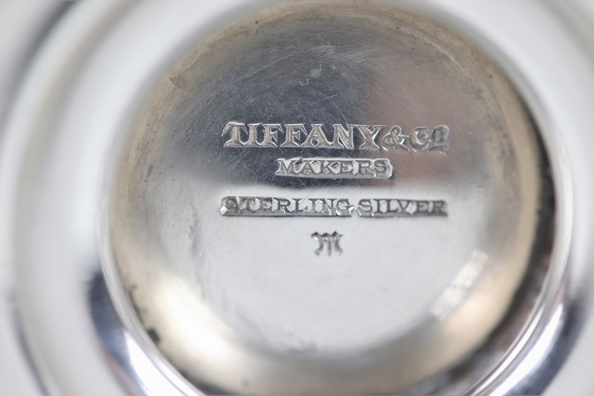 Coppia di spargizucchero in argento Sterling 925 cesellato e sbalzato, gr. 275