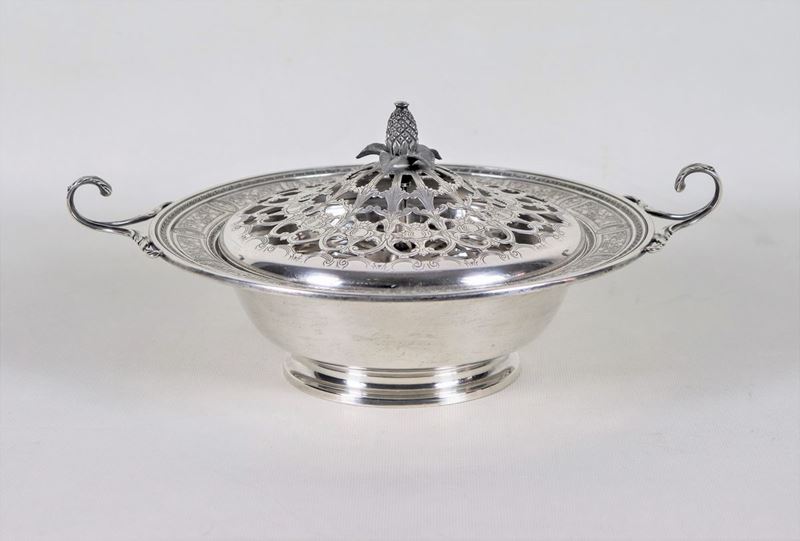 Centrotavola in argento Sterling 925, cesellato, sbalzato e traforato a motivi Luigi XVI, gr. 810