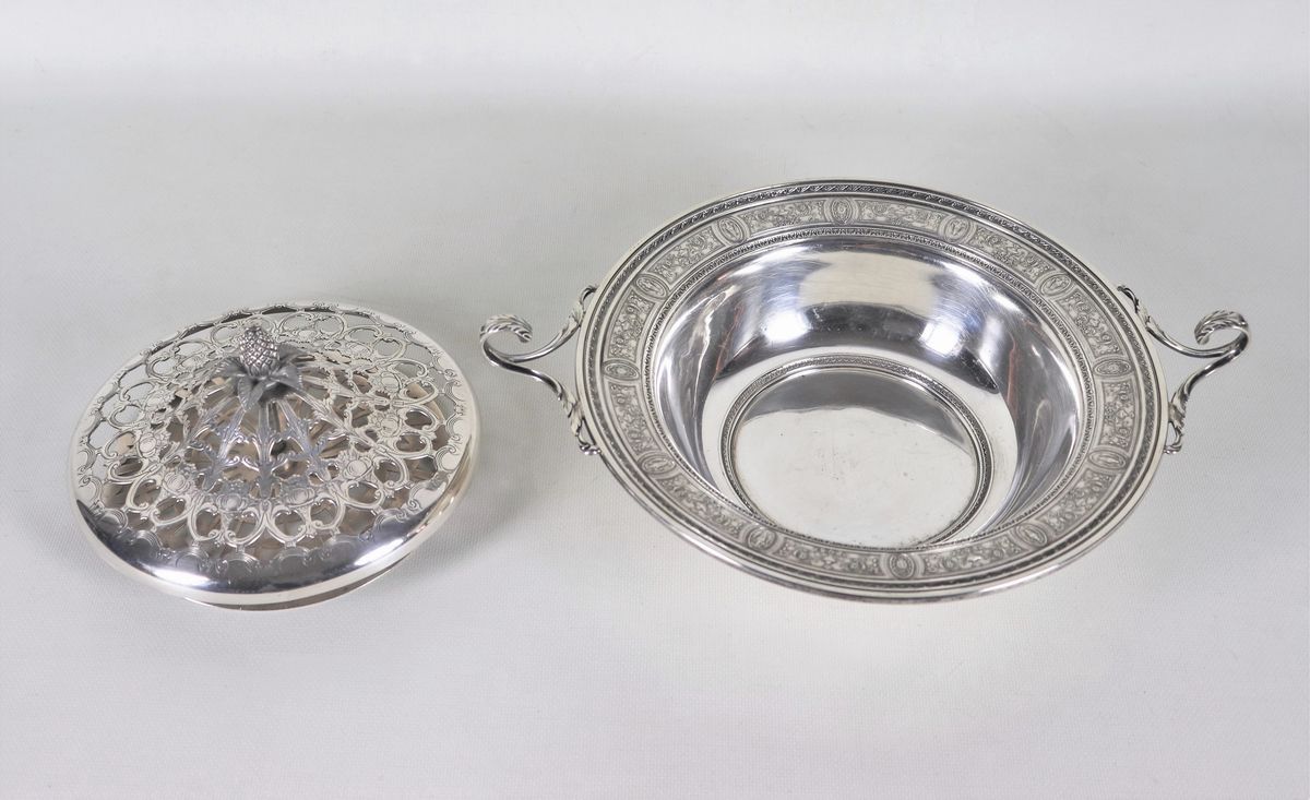 Centrotavola in argento Sterling 925, cesellato, sbalzato e traforato a motivi Luigi XVI, gr. 810