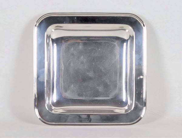 Square silver bonbon holder with embossed edge, gr. 425