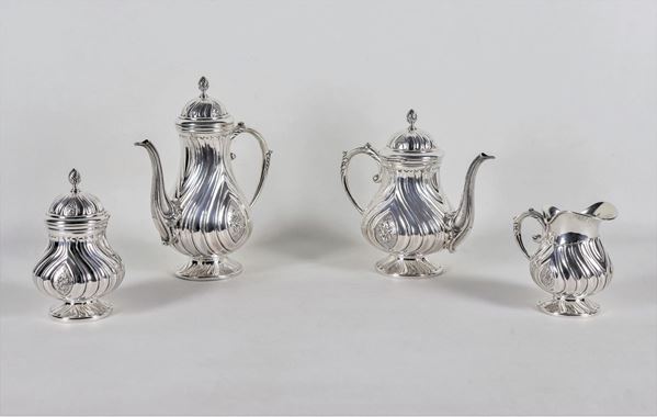 Tea and coffee service in chiseled and embossed torchon silver (4 pcs), gr. 1930