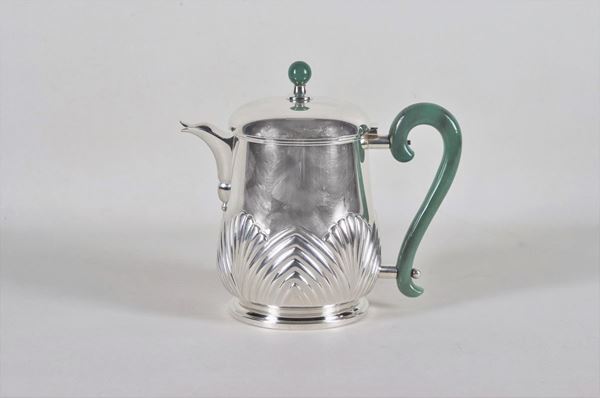 Decò silver coffee pot, chiseled and embossed with palmettes with handle and pommel in fake green jade, gr. 990