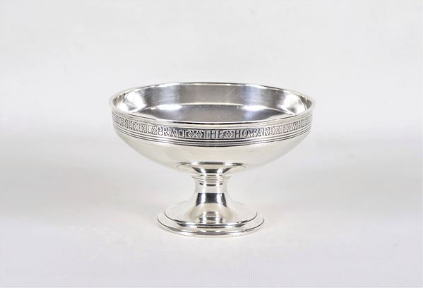 Coppa ad alzata in argento Sterling 925 con iscrizione al bordo, gr. 495