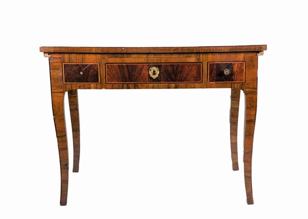 Center desk in walnut