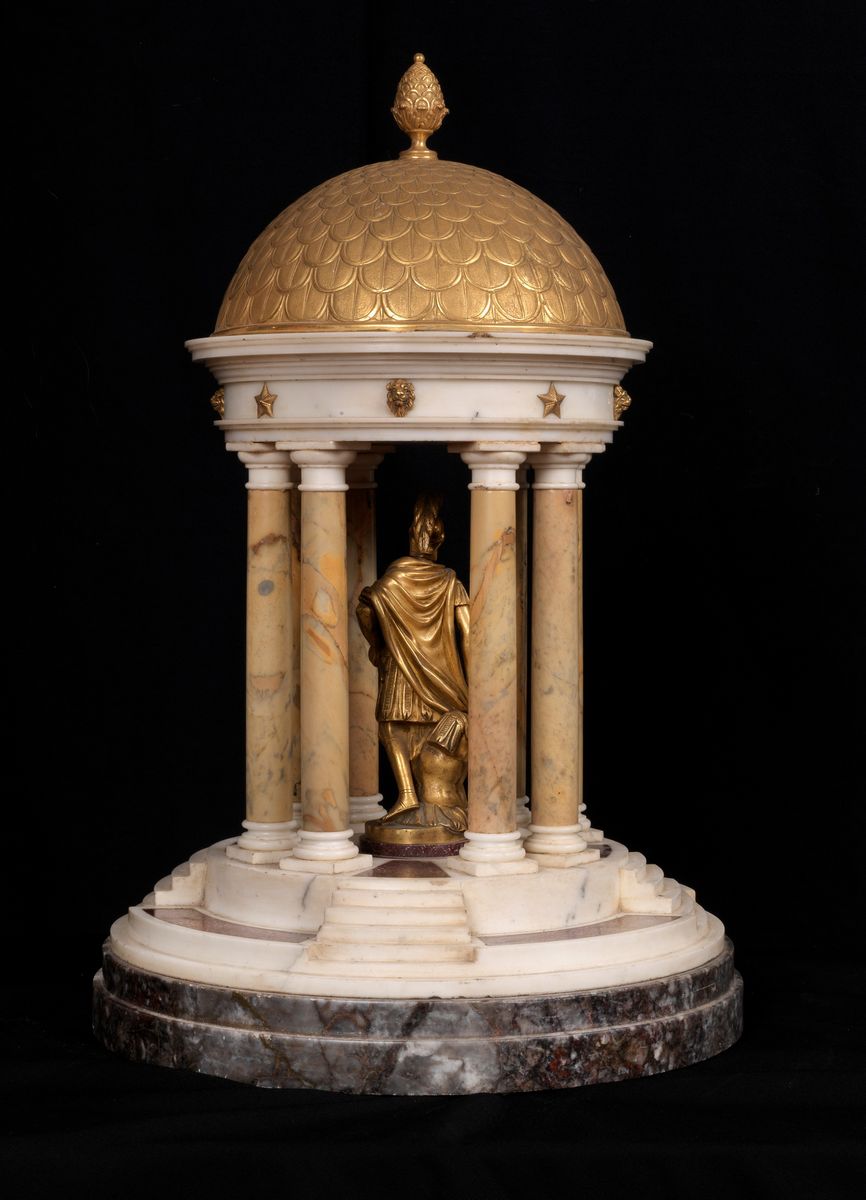 "Tempietto tondo con colonne e soldato romano", scultura in marmo bianco, giallo antico, porfido ...