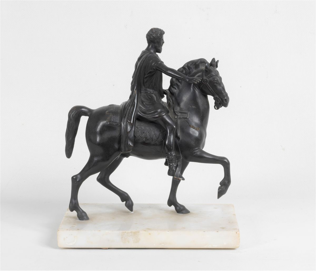"Marco Aurelio", piccola scultura in bronzo con base rettangolare in marmo bianco