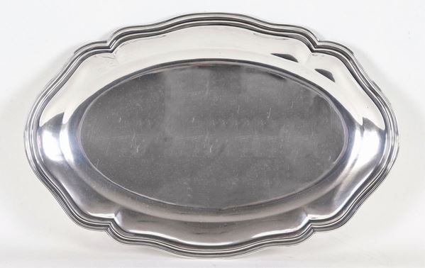Vassoio ovale da portata in argento con bordo centinato e sbalzato, gr. 1210