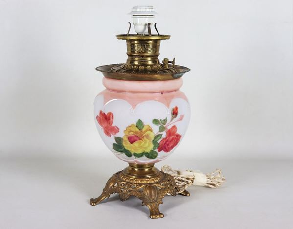 French vase-shaped lamp in opalines decorated with rose motifs, base in gilded and chiseled bronze