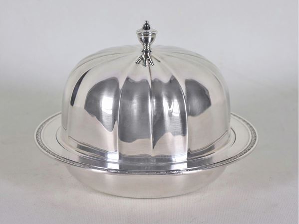 Small English vegetable dish in sheffield, round shape with domed lid