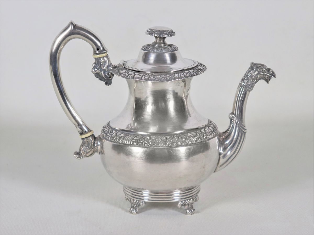 Caffettiera Ferdinando I in argento cesellato e sbalzato, gr. 780