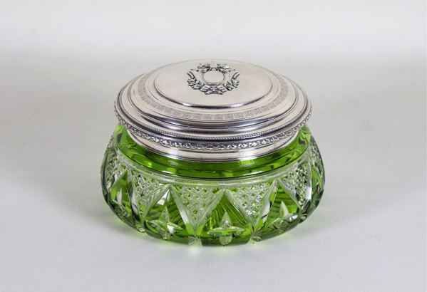 Round box in green Bohemian crystal, with chiseled and embossed silver lid