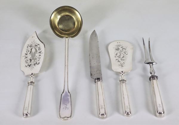 Roman silver serving cutlery set, Papal State Chamber Stamps, Argentiere Belli Vincenzo II (1828-1859): ladle, two roast cutlery and two dessert scoops, original mahogany case. Approximately 500 grams