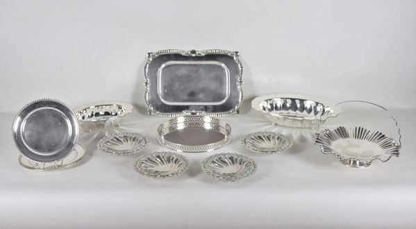 Lot in embossed and chiseled silver metal (12 pcs)