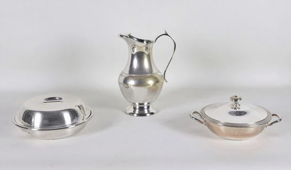 Lot in silver metal of a jug, a round vegetable dish and a round saucepan with lid (3 pcs)