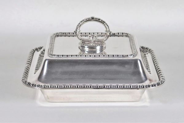 Antique English Edwardian vegetable dish in silver metal, square shape and poded edges