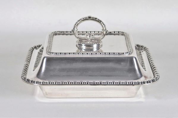 Antique English Edwardian vegetable dish in silver metal, square shape and poded edges