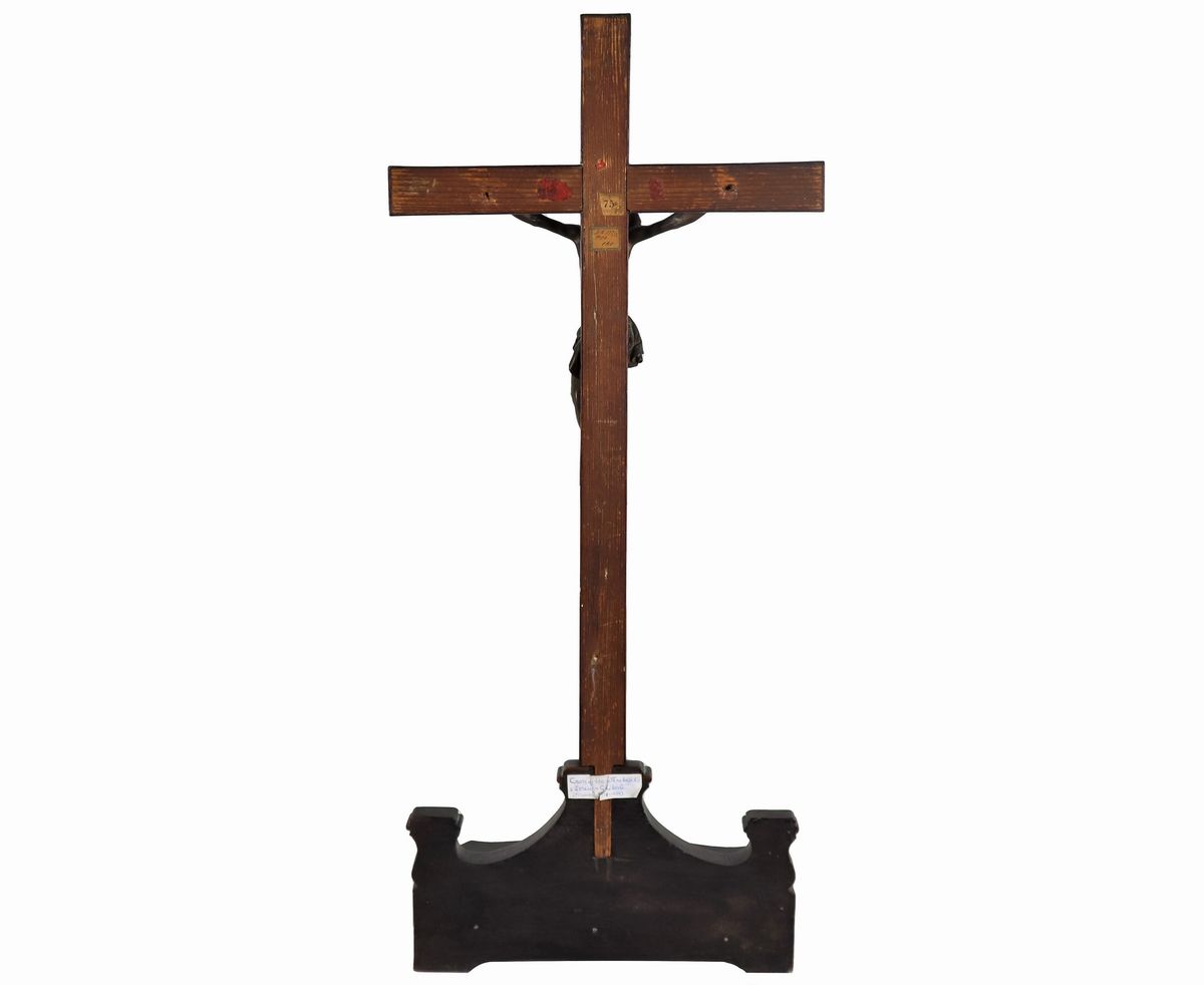 Antico crocifisso in bronzo e noce, difetti alla base