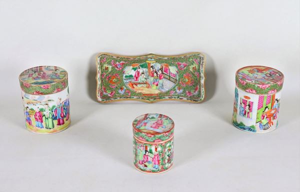 Lot in Chinese Canton porcelain, of three jars and a rectangular tray, decorated and painted with "Scenes from oriental life"