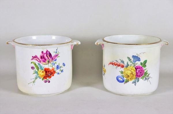 Lot of two cachepots in white Meissen porcelain, with multicolored decorations with motifs of bunches of flowers