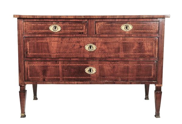 Louis XVI Tuscan chest of drawers in walnut, with geometric thread inlays, four pulls and legs in the shape of an inverted truncated pyramid