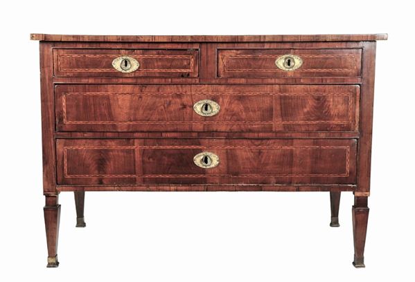 Louis XVI Tuscan chest of drawers in walnut, with geometric thread inlays, four pulls and legs in the shape of an inverted truncated pyramid
