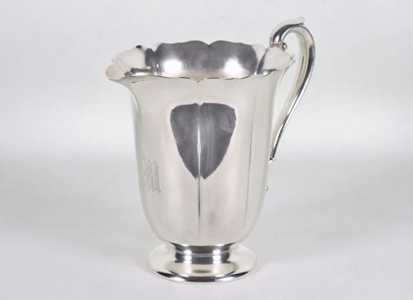 Carafe in silver-plated and chiseled metal
