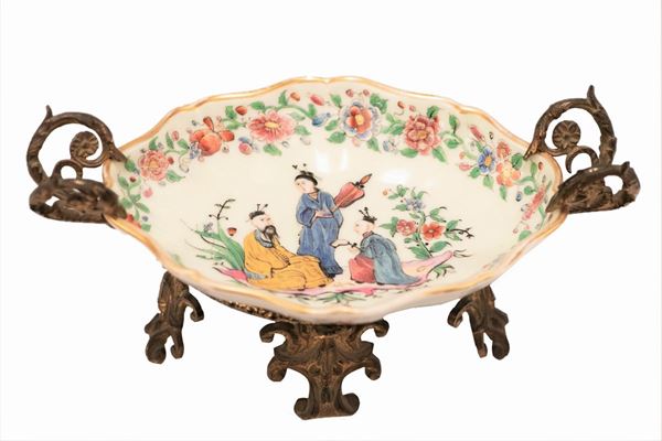 Chinese porcelain stand