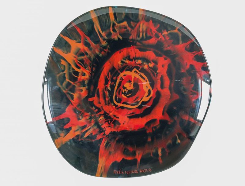 Grande piatto in vetro lavorato a colature e macchie rosse, firmato Dubè * Fontana Arte *