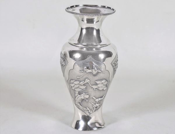 Antico vasetto cinese in argento cesellato e sbalzato, gr. 190