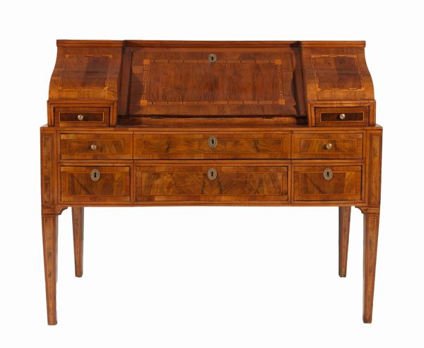 Louis XVI Venetian flap in walnut with boxwood inlays with geometric motifs