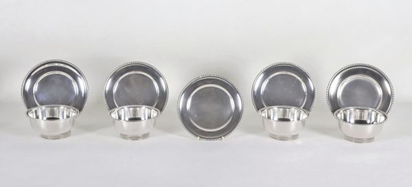 Lotto di quattro coppette e cinque piattini in argento con bordi baccellati, gr. 960