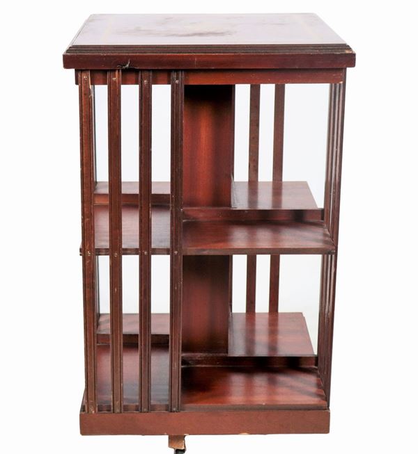 English Edward VII period revolving bookcase in mahogany, with inlaid top with geometric frame and central rose window