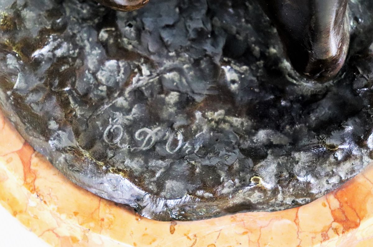 Firmata. "Acquaiolo con brocche", scultura in bronzo con base circolare in marmo brecciato