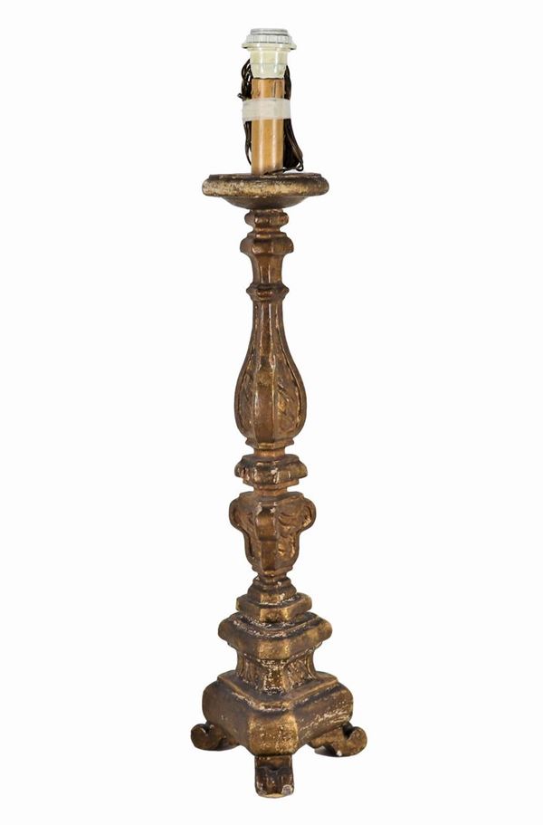 Antico torciere da tavolo in legno dorato ed intagliato a motivi Luigi XIV