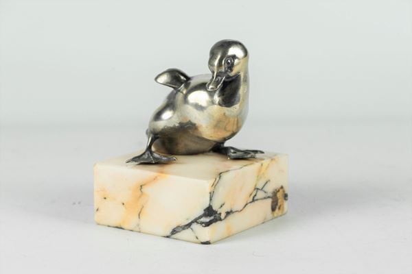 Scultura Francese &quot;Anatroccolo&quot; in metallo argentato