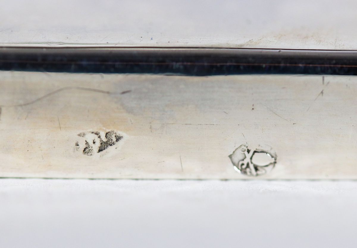 Oliera Romana Primo Impero, in argento cesellato e sbalzato a motivi neoclassici di ghirlande flo...