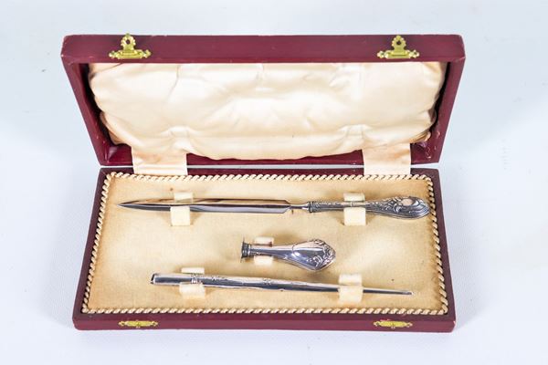 Antique writing desk set in chiseled and embossed silver (3 pcs)