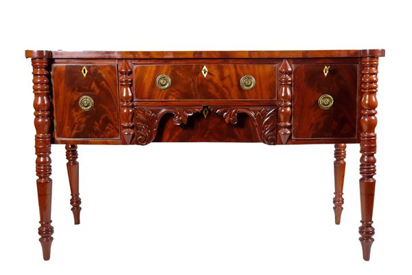 Queen Victoria period English servant in mahogany and mahogany feather, a central puller and a secret puller underneath, a small flap and a large puller on the sides, four turned legs