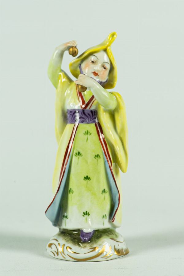 Statuina in porcellana  &quot;Fanciulla danzatrice&quot;