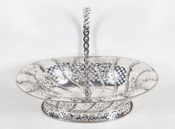 George II period basket in silver, entirely chiseled, embossed and perforated with floral and geometric motifs, gr. 700
