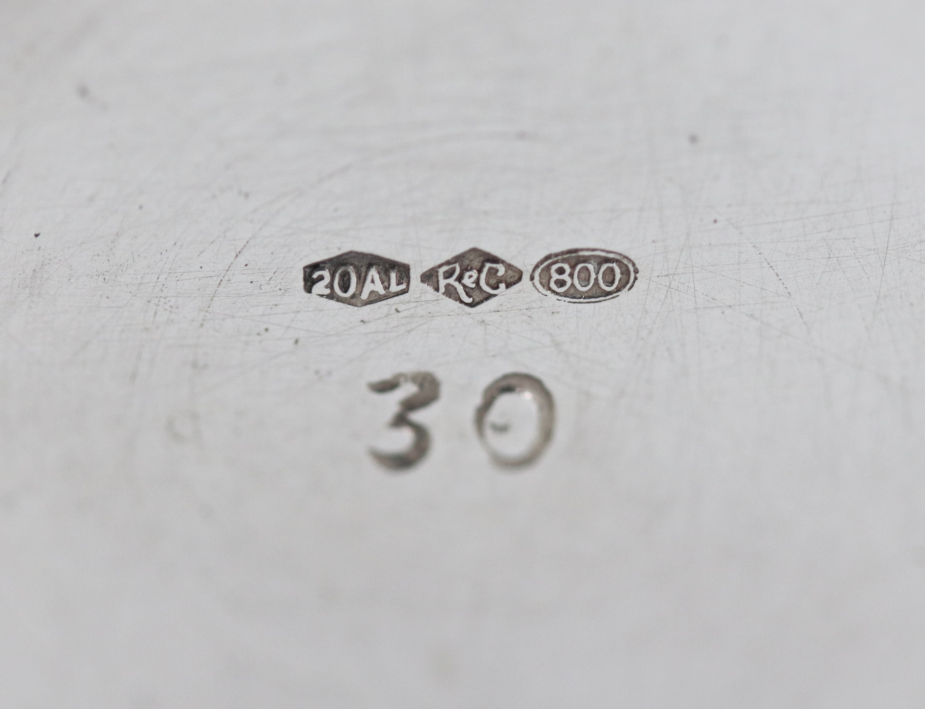 Caffettiera in argento con becco a testa di drago e manico in legno ebanizzato, gr. 670